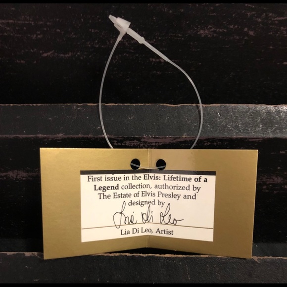 THE ASHTON-DRAKE “ELVIS” Lifetime of a Legend Doll - Picture 5 of 9